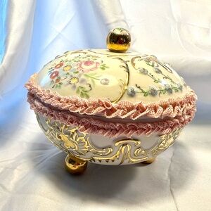 Vintage Muller Volkstedt Irish Dresden Flower Porcelain lace trinket box/lid